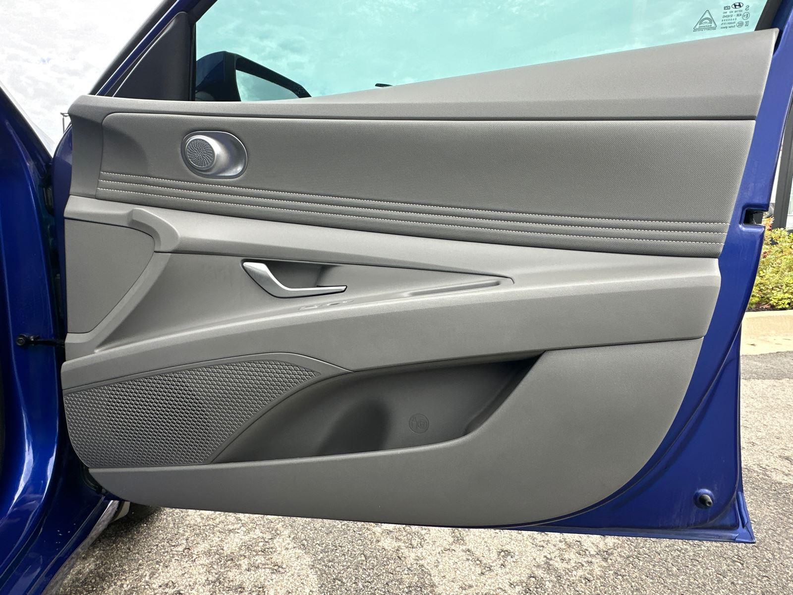 2023 Hyundai Elantra SEL photo 25