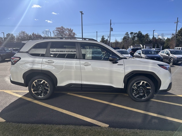 2025 Subaru Forester Premium photo 4