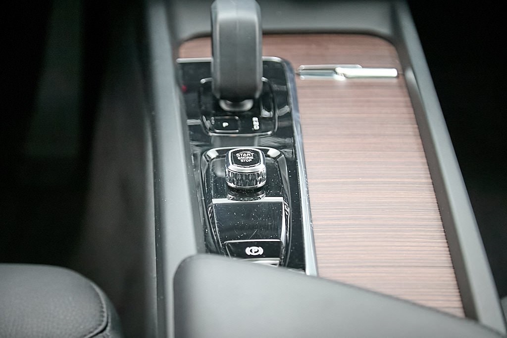 2023 VOLVO XC60 - Image 31