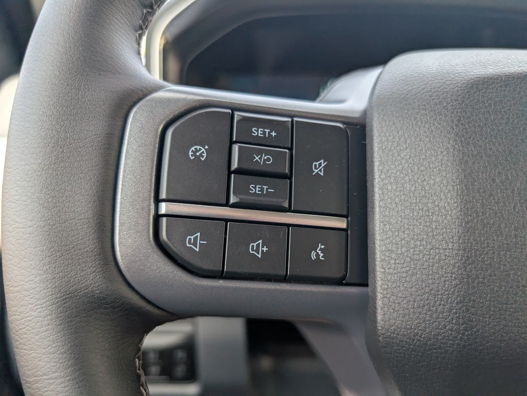 2026 Ford F-250 Lariat photo 9