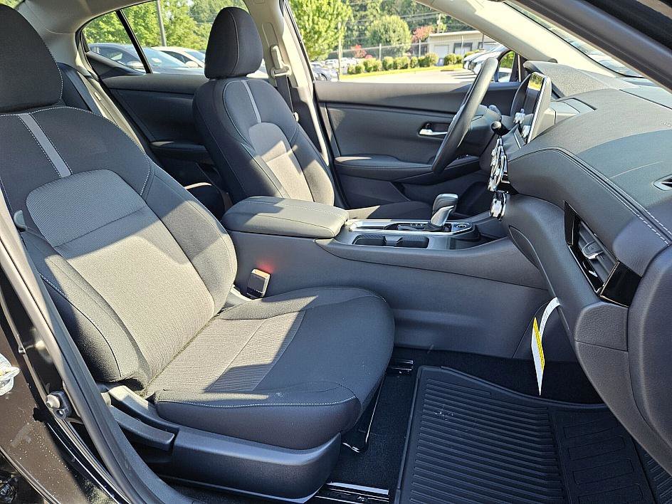 2025 Nissan Sentra SV photo 13