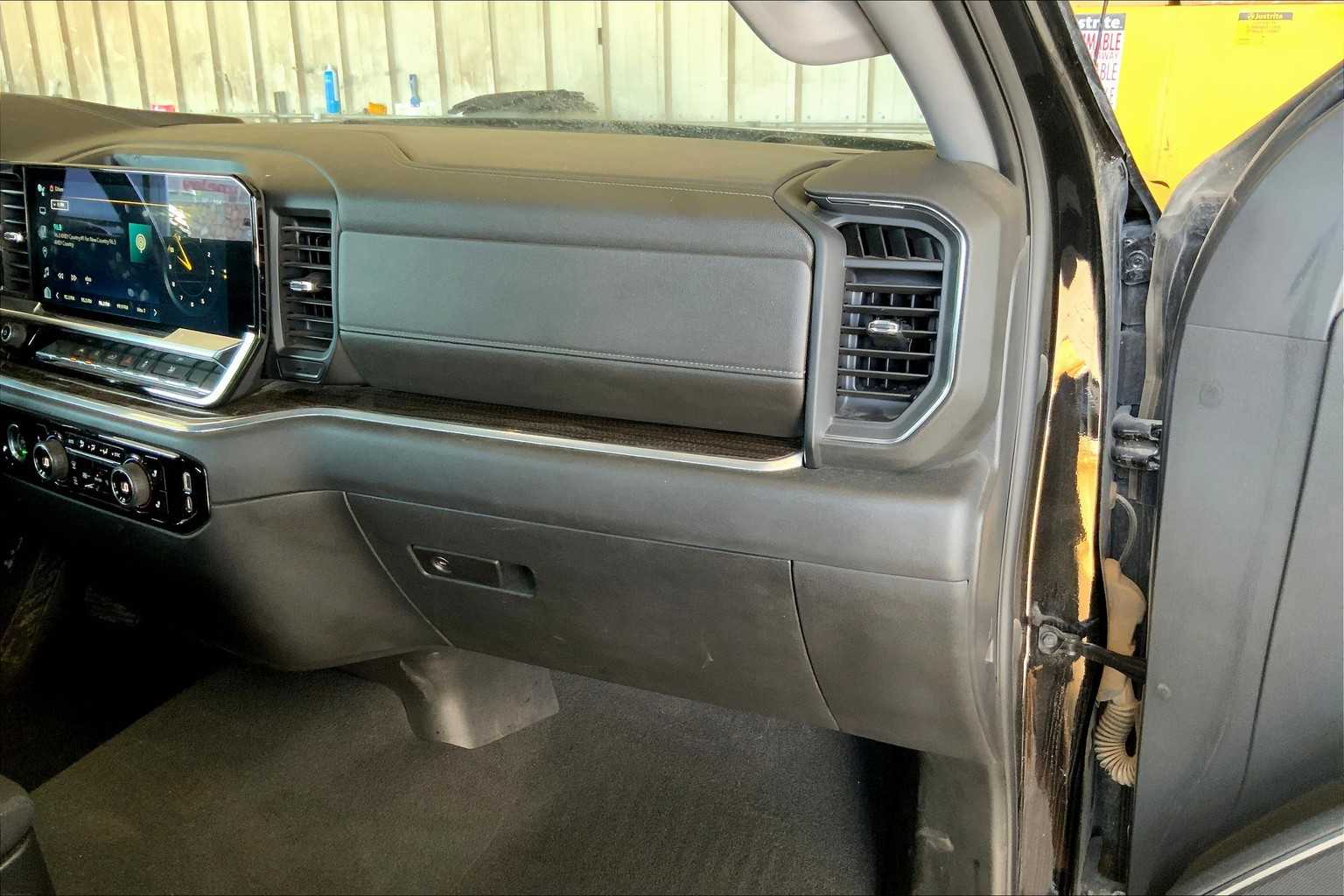 2022 Chevrolet Silverado 1500 LT photo 16