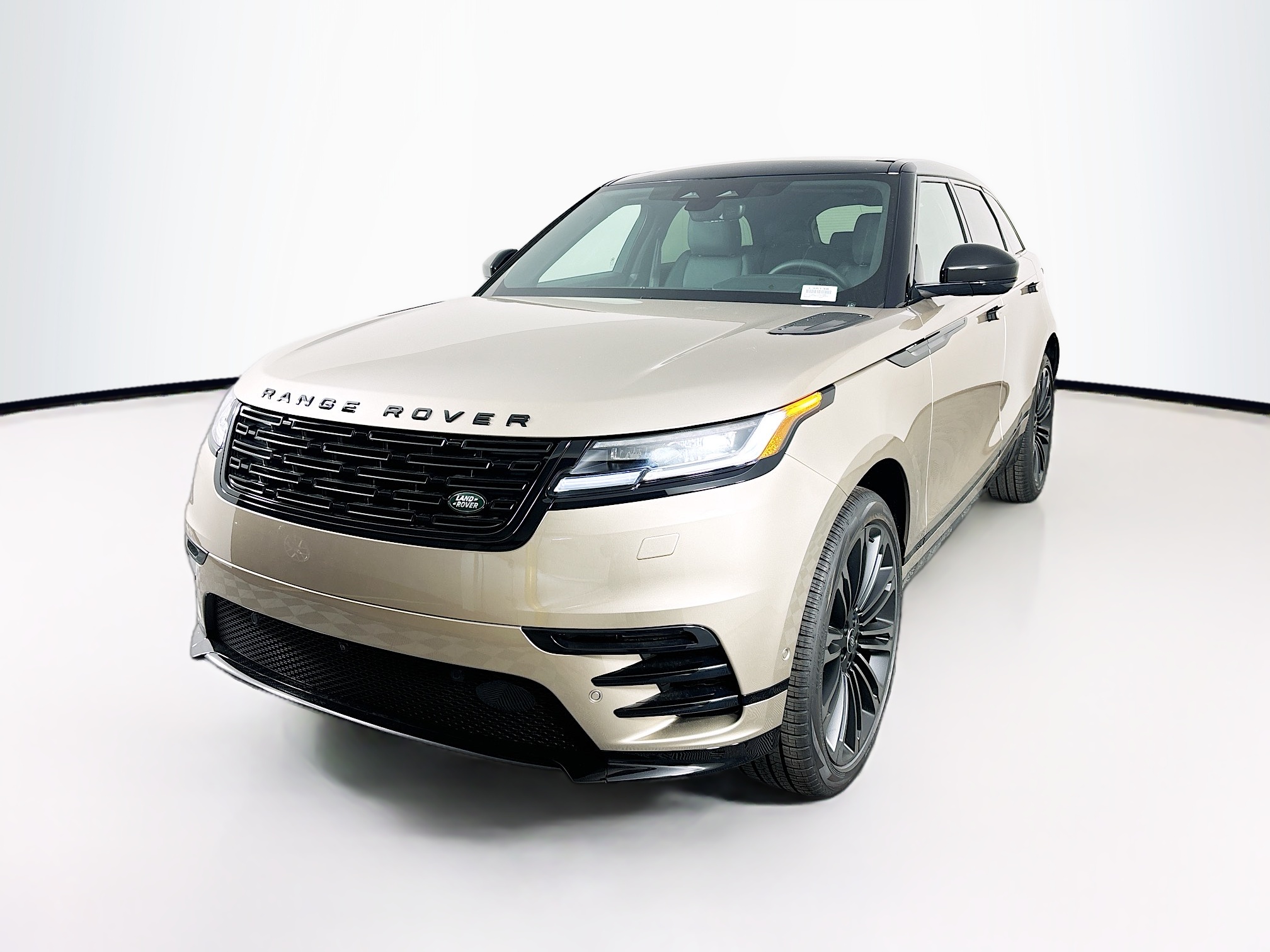 2026 Land Rover Range Rover Velar Dynamic SE's photo