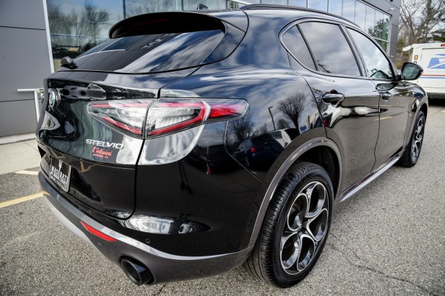 2024 Alfa Romeo Stelvio Ti photo 4