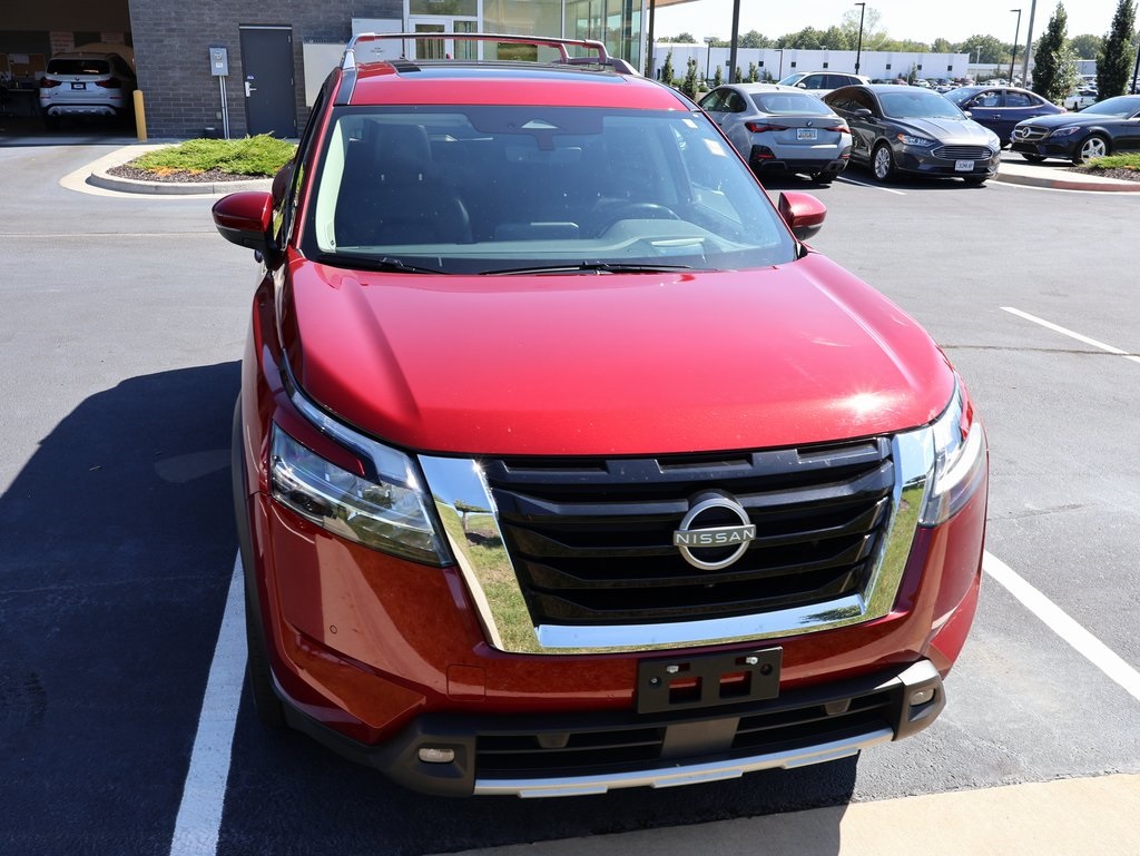 2023 Nissan Pathfinder Platinum photo 4