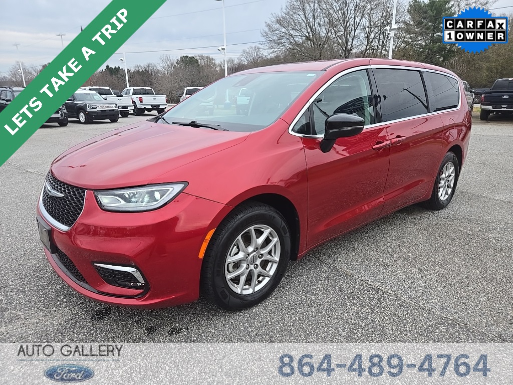 2024 Chrysler Pacifica Touring L's photo