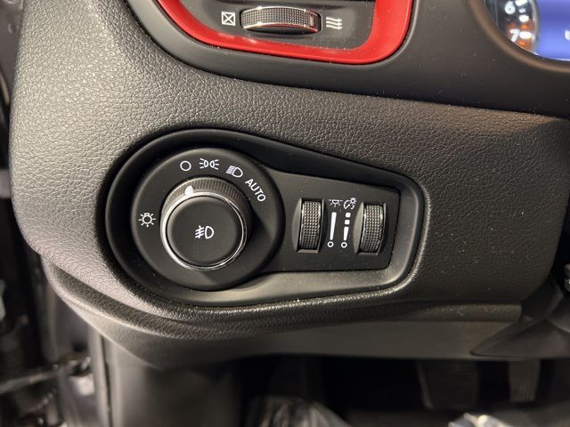 2017 Jeep Renegade Trailhawk photo 5