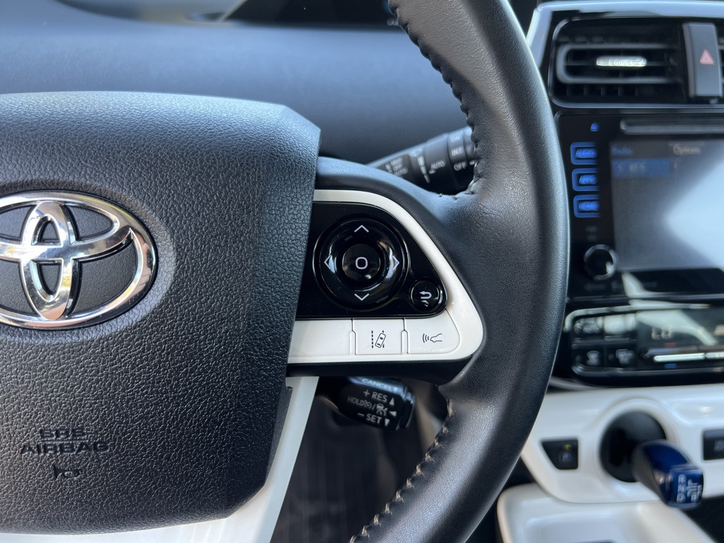 2016 Toyota Prius Four photo 14