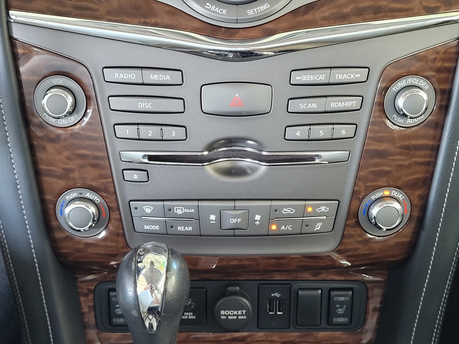 2018 Nissan Armada SL photo 11