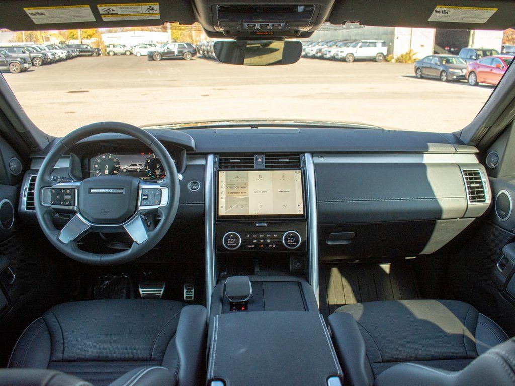 2024 Land Rover Discovery SE photo 13