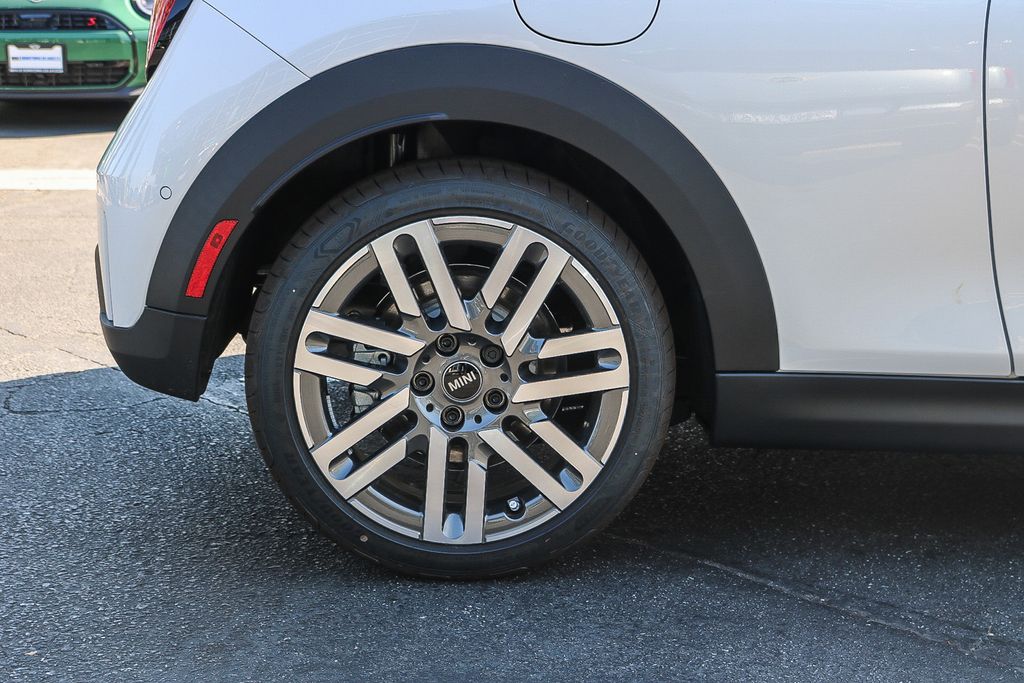 2025 Mini Cooper 2 Door Hardtop Signature photo 9