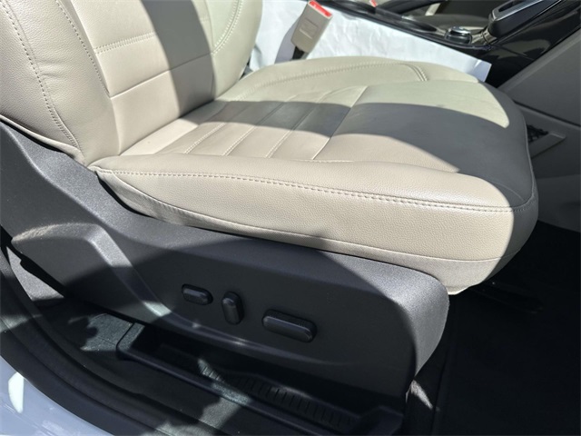 2017 Ford C-Max Energi Titanium photo 11