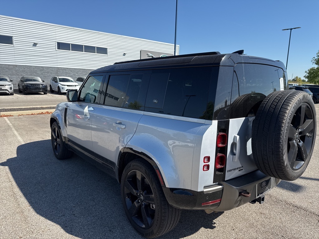 2023 Land Rover Defender 110 X-Dynamic SE photo 3