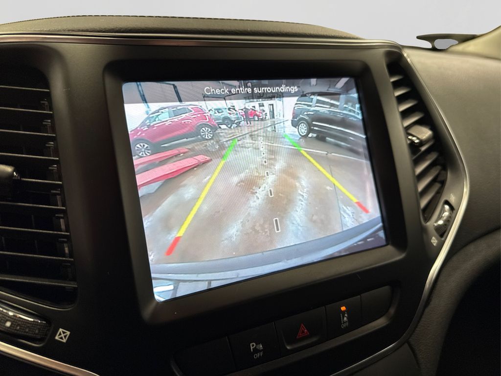 2021 Jeep Cherokee Latitude Lux photo 21