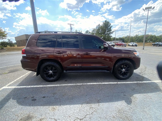 2016 Toyota Land Cruiser Base photo 2
