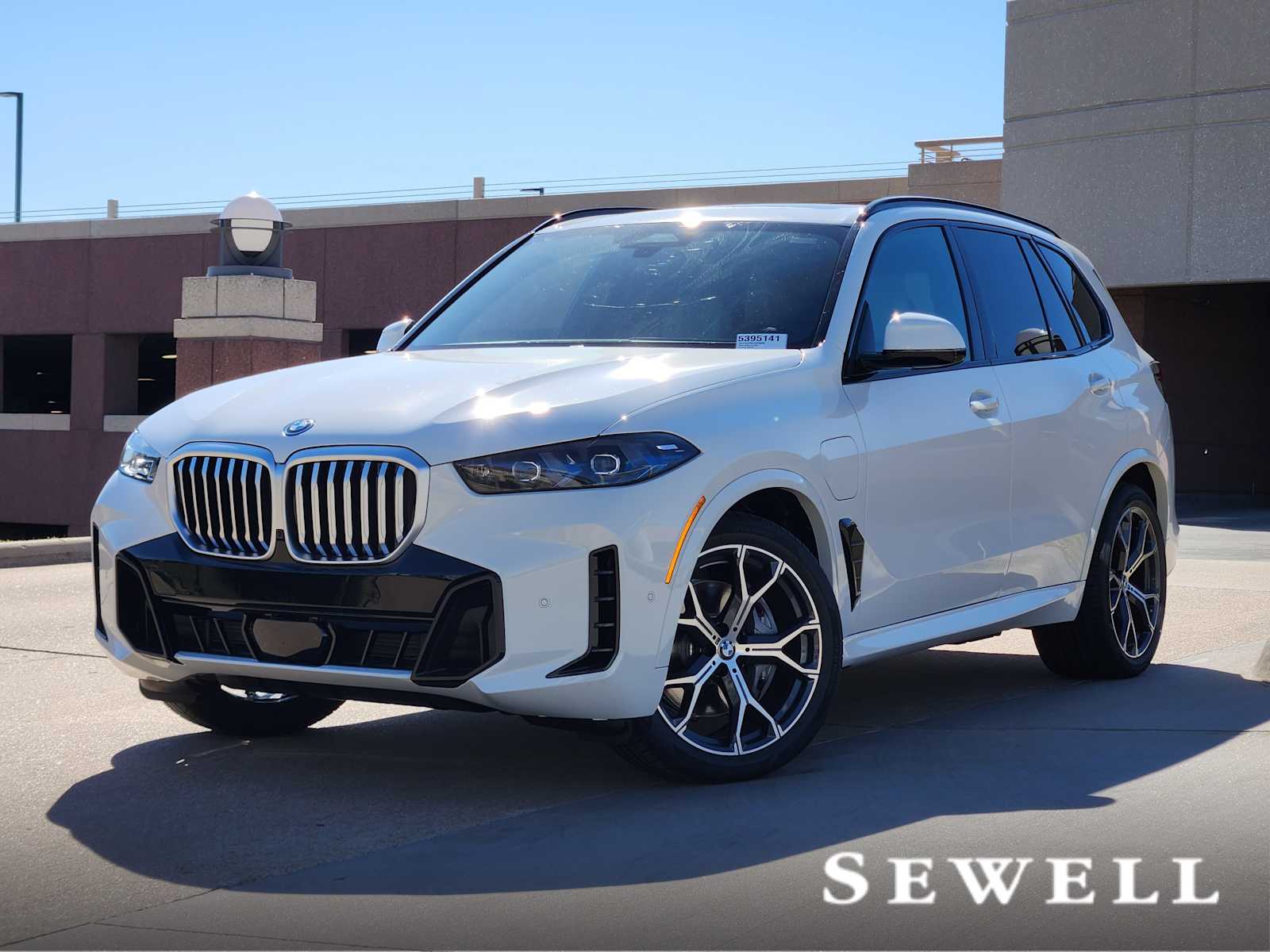2026 BMW X5 50e's photo