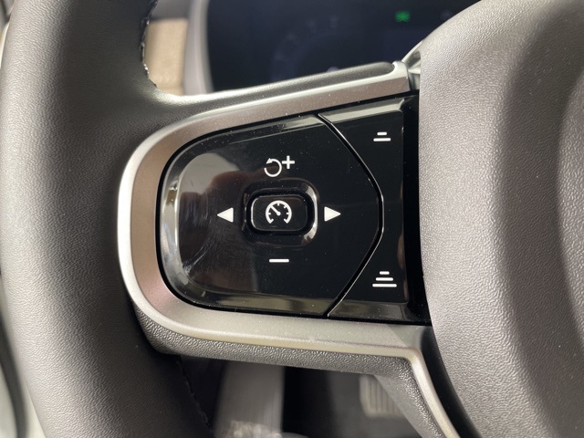 2025 Volvo XC90 B5 AWD Plus photo 22