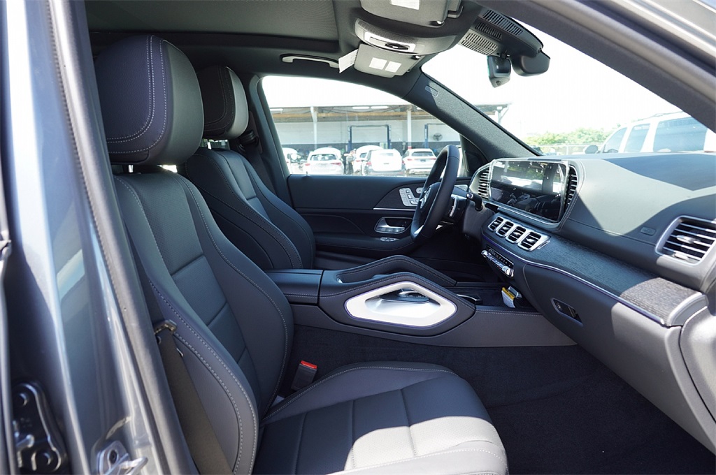 2026 Mercedes Benz GLS 450 4MATIC photo 8