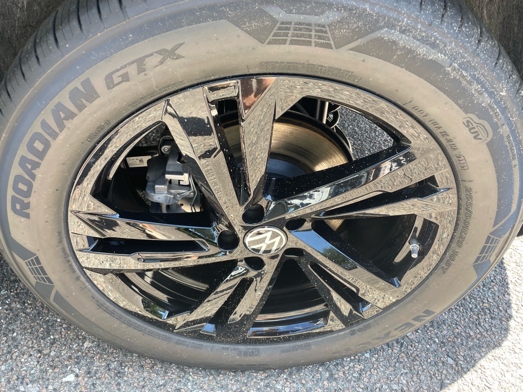 2026 Volkswagen Atlas Cross Sport SEL R-Line photo 17