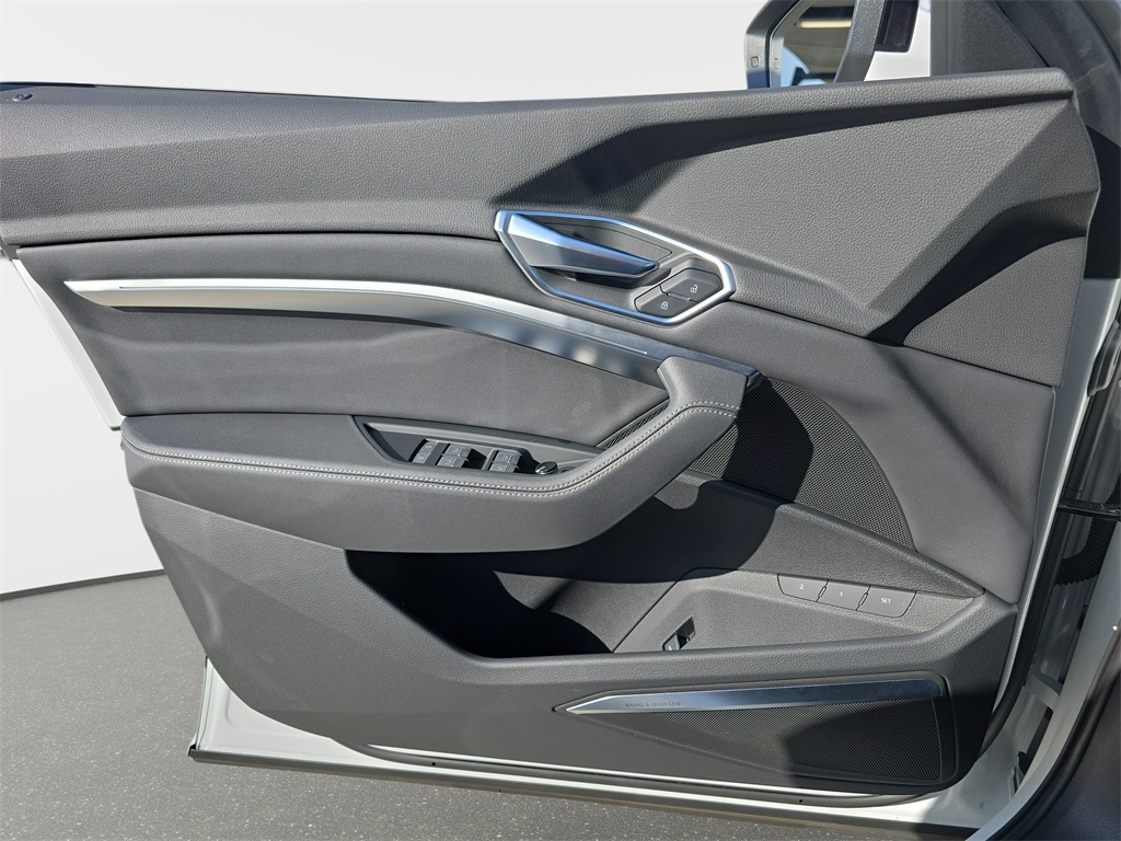 2023 Audi e-tron Premium Plus photo 26