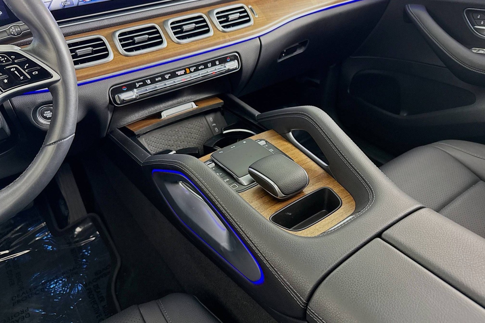 2025 Mercedes Benz GLE 450e photo 3