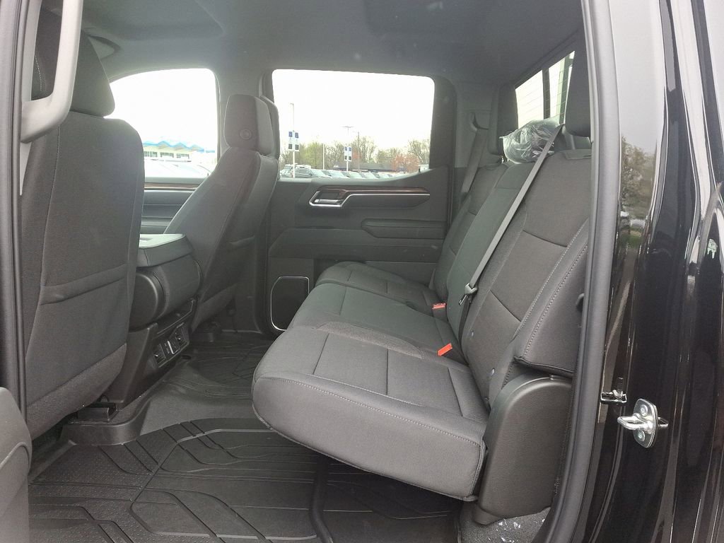 2025 Chevrolet Silverado 1500 LT photo 3