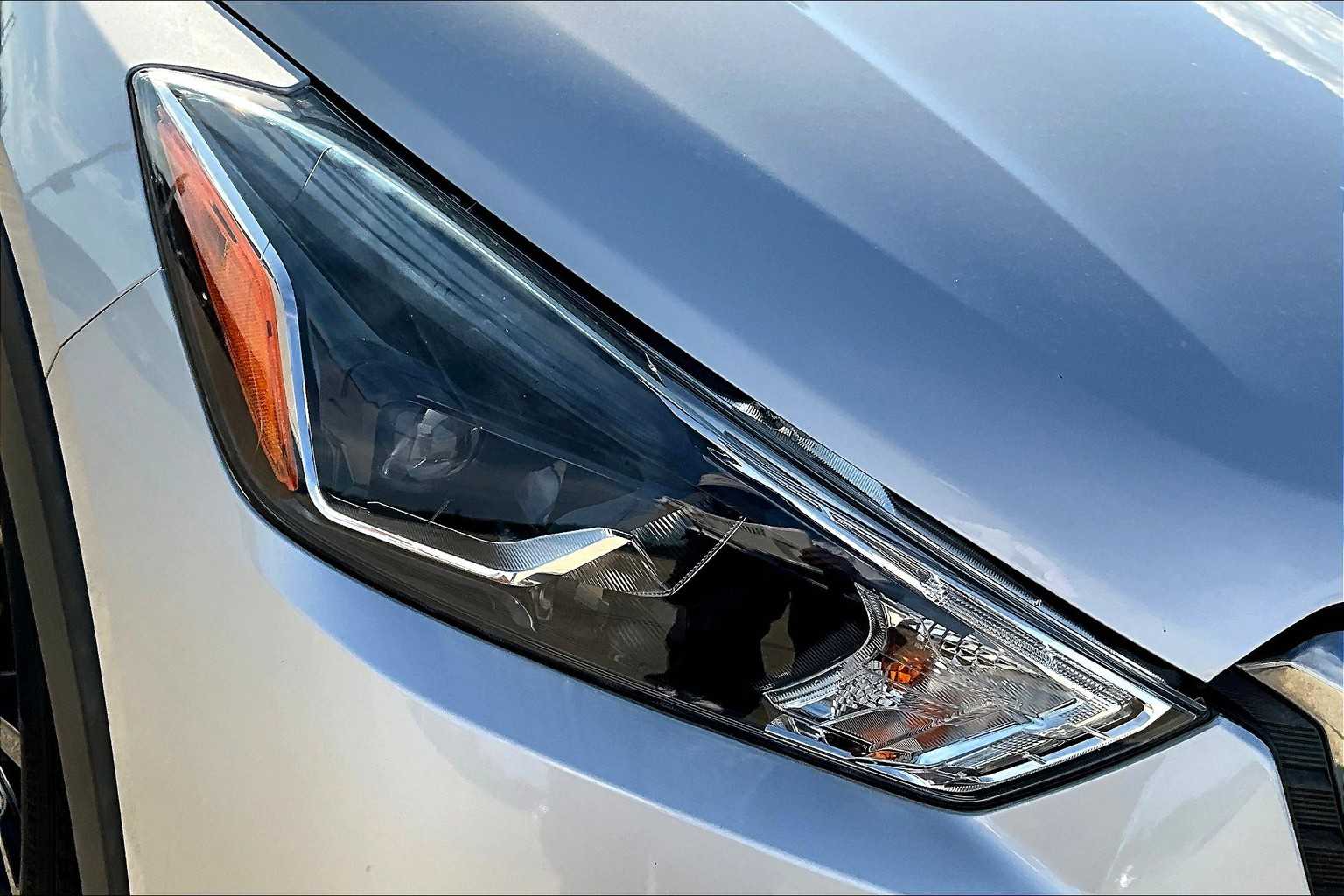 2020 Nissan Kicks SR photo 24