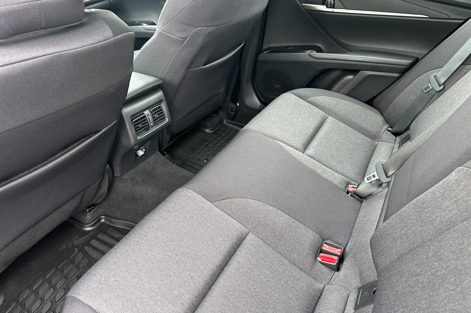2025 Toyota Camry LE photo 10