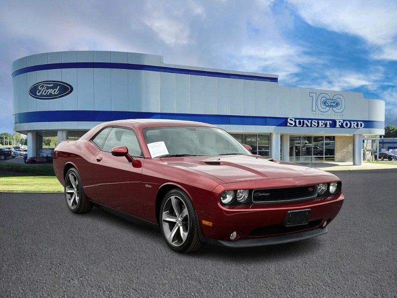 2014 Dodge Challenger R/T's photo