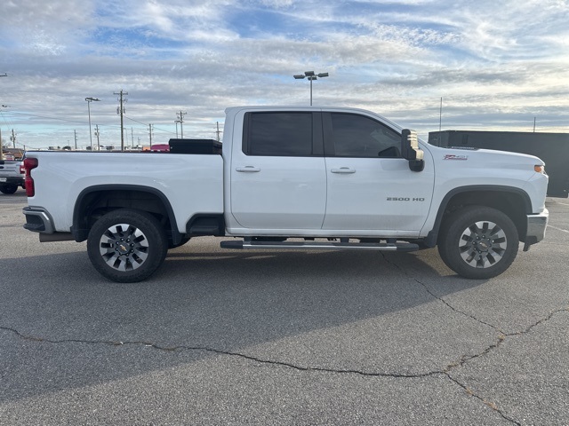 2023 Chevrolet Silverado 2500HD LT photo 2