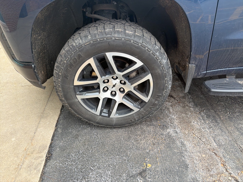 2020 CHEVROLET SILVERADO - Image 2