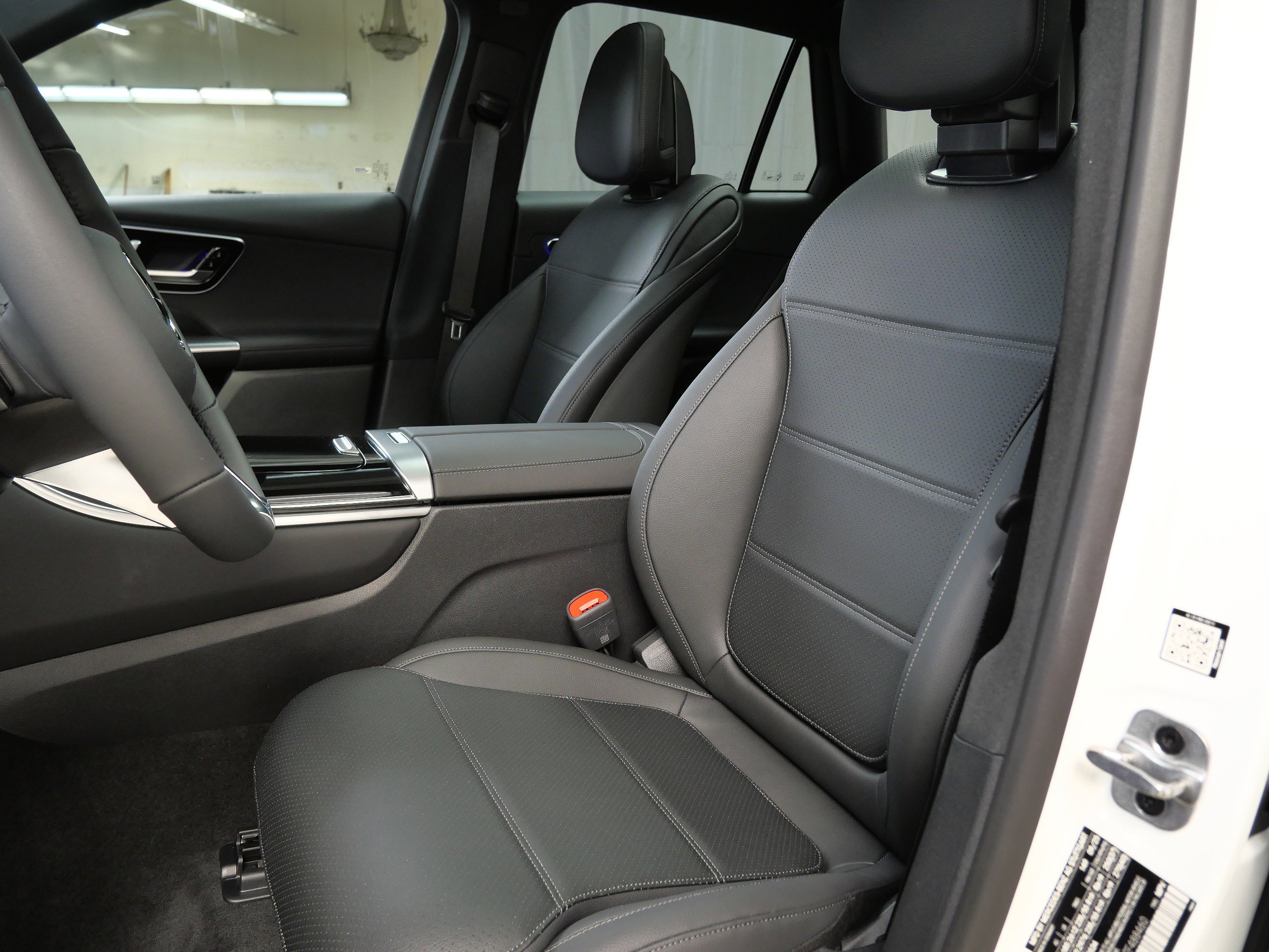 2026 Mercedes Benz GLC 300 4MATIC photo 2