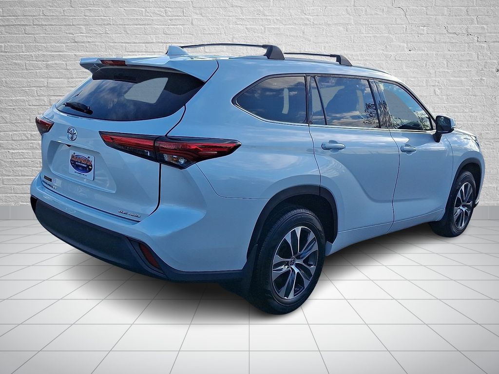 2022 Toyota Highlander XLE photo 4