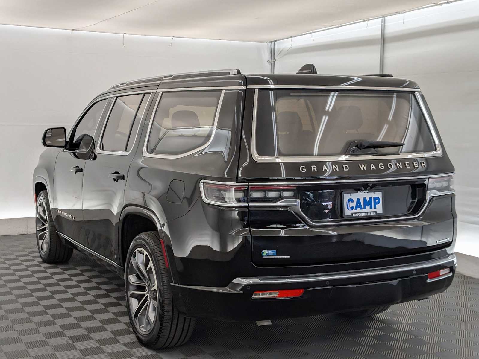 2023 Jeep Grand Wagoneer III photo 2