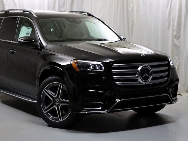 2026 Mercedes Benz GLS 450 4MATIC photo 4