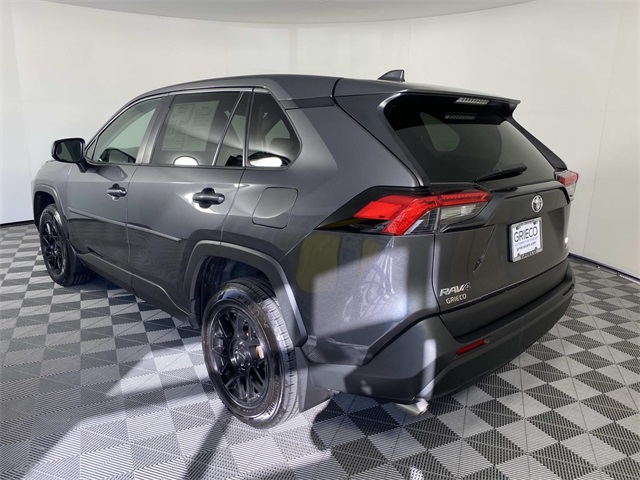 2022 Toyota RAV4 LE photo 3