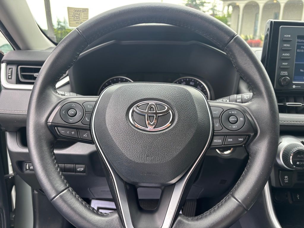 2022 Toyota RAV4 XLE Premium photo 11