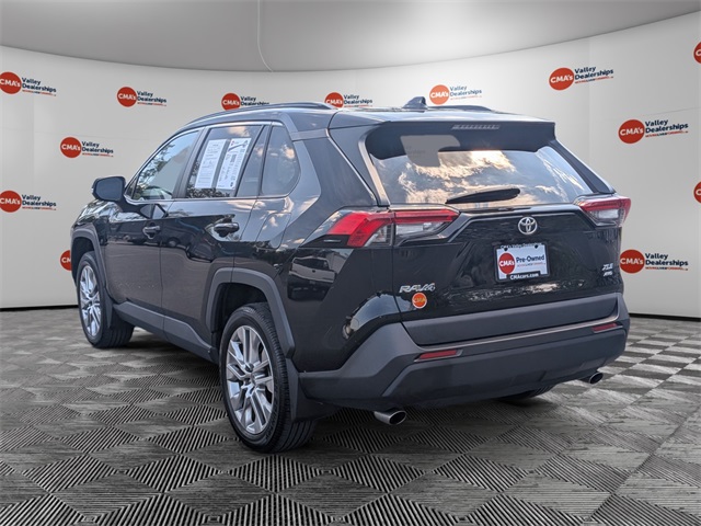 2023 Toyota RAV4 XLE Premium photo 7