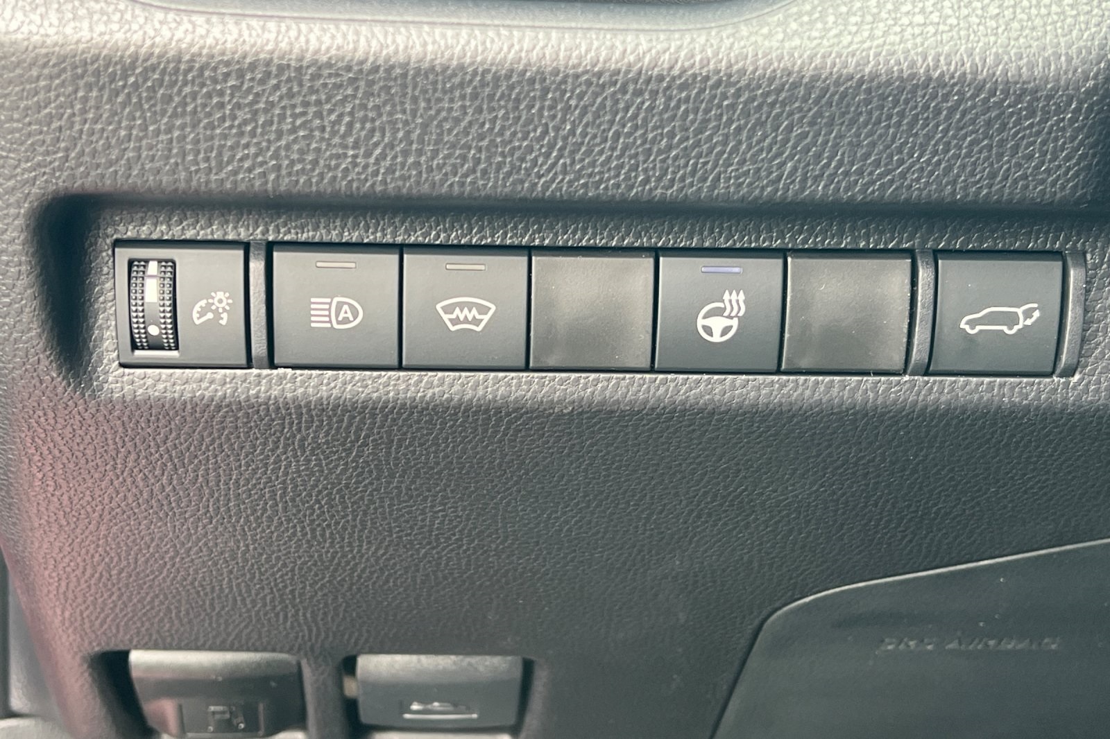 2025 Toyota RAV4 XLE Premium photo 29