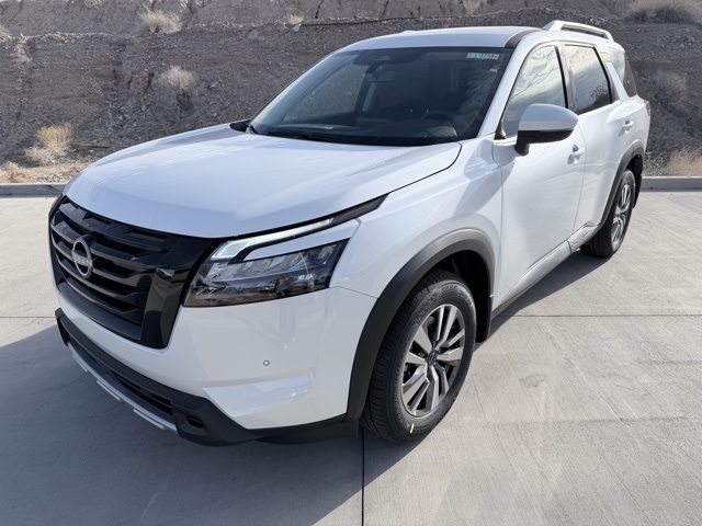 2025 Nissan Pathfinder SL's photo