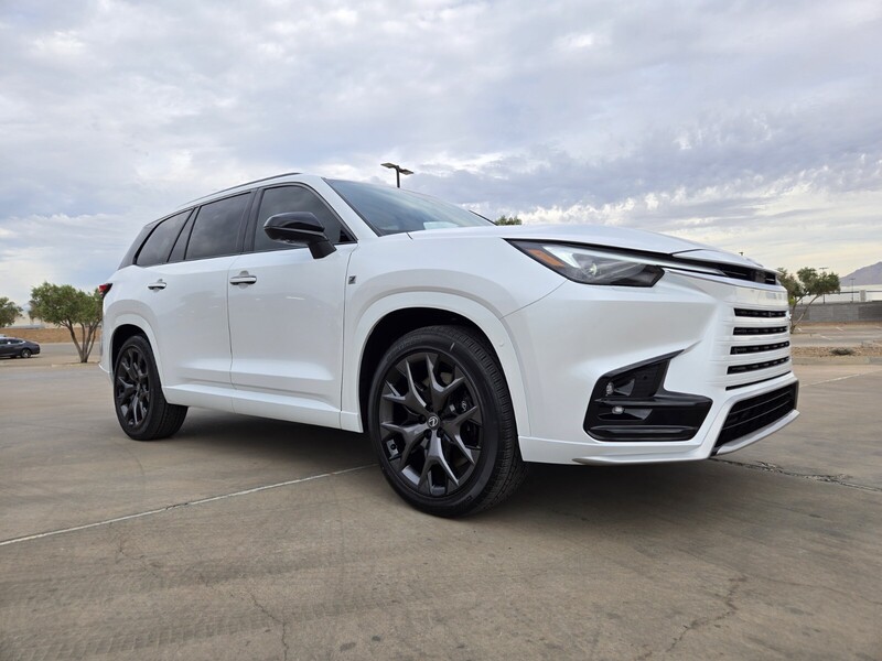 2026 Lexus TX 500h F SPORT Performance Premium photo 2