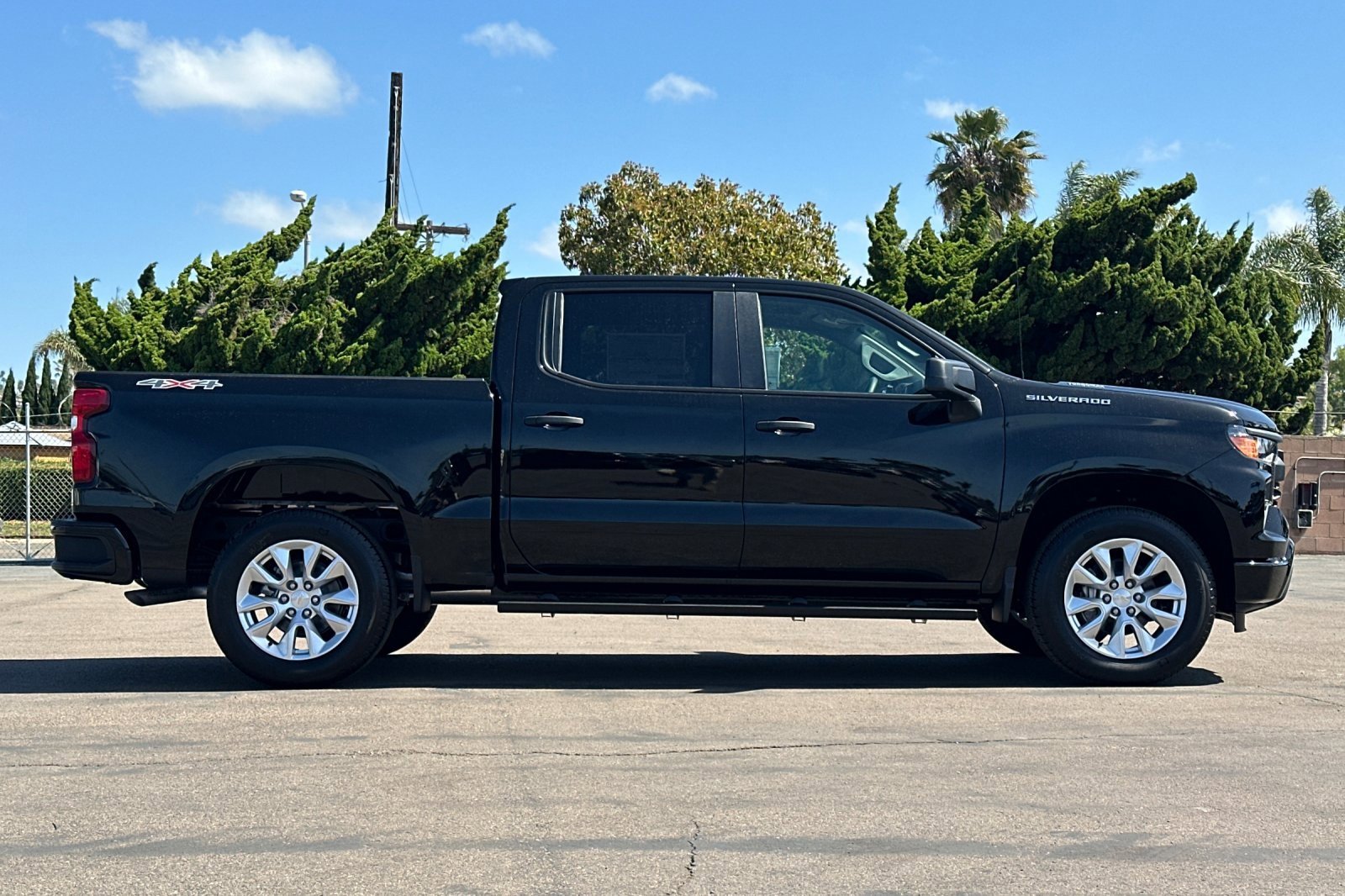 2025 Chevrolet Silverado 1500 Custom photo 3