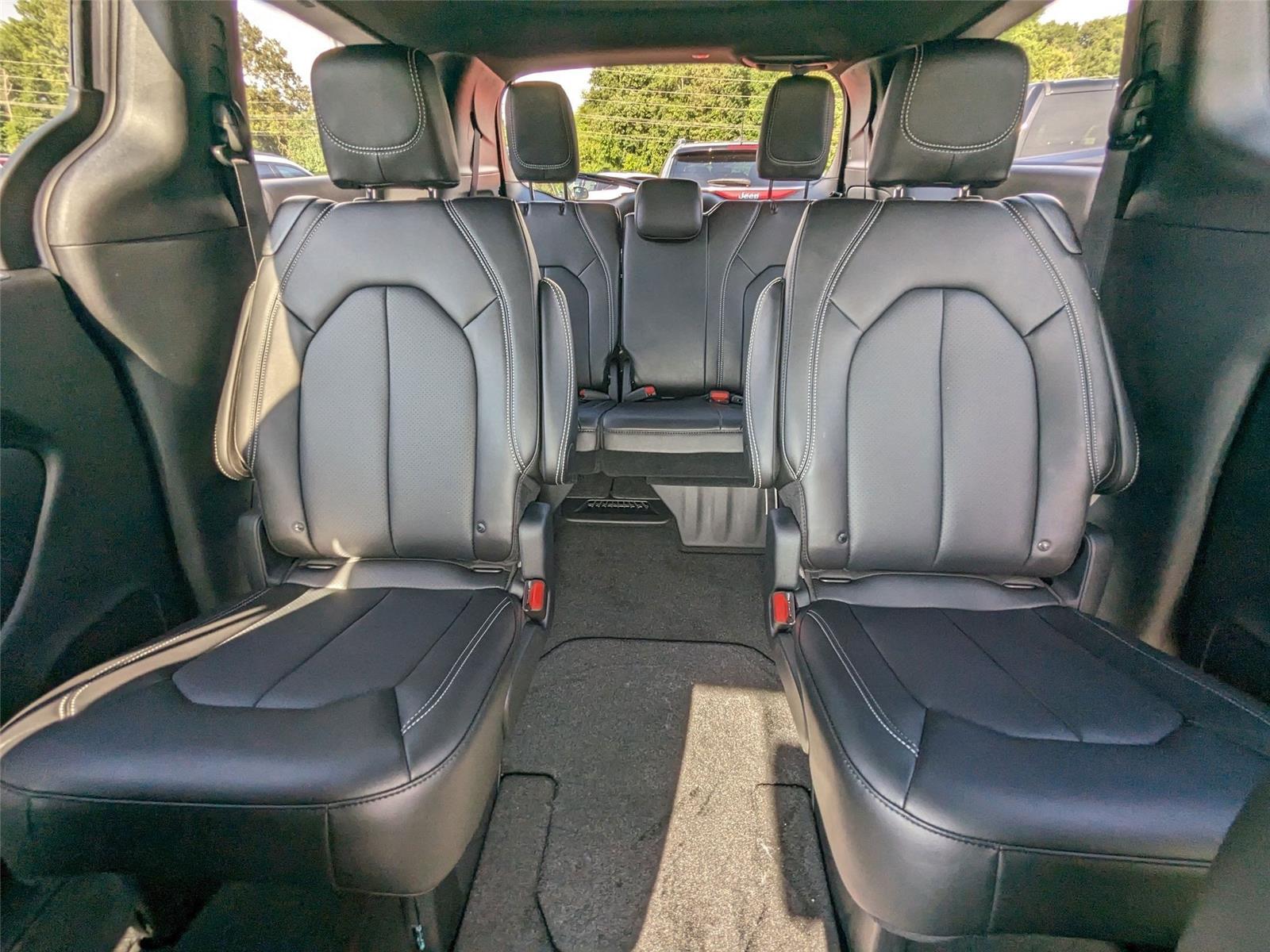 2025 Chrysler Pacifica photo 15