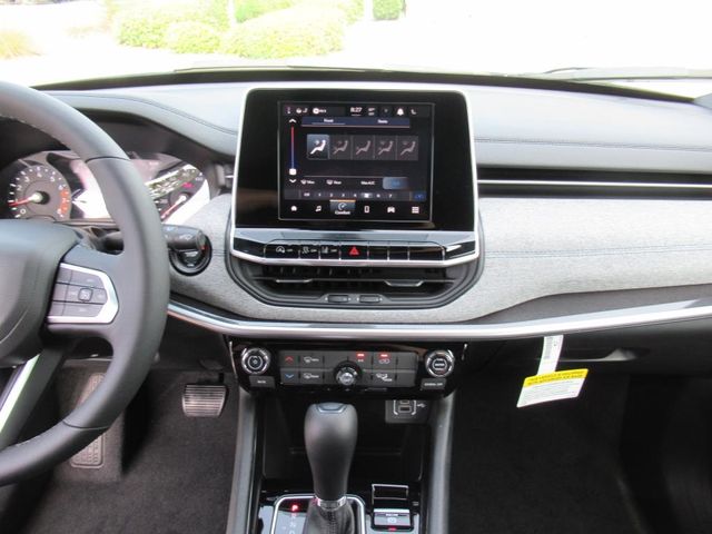 2025 Jeep Compass Latitude photo 19