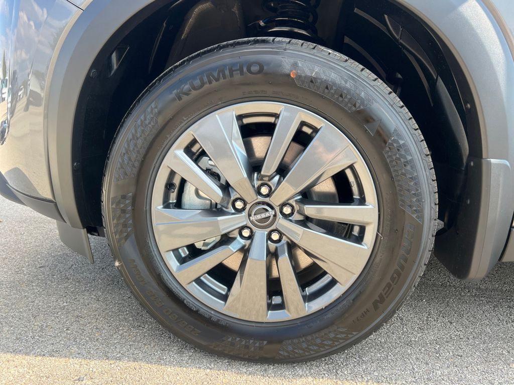 2025 Nissan Pathfinder SV photo 8