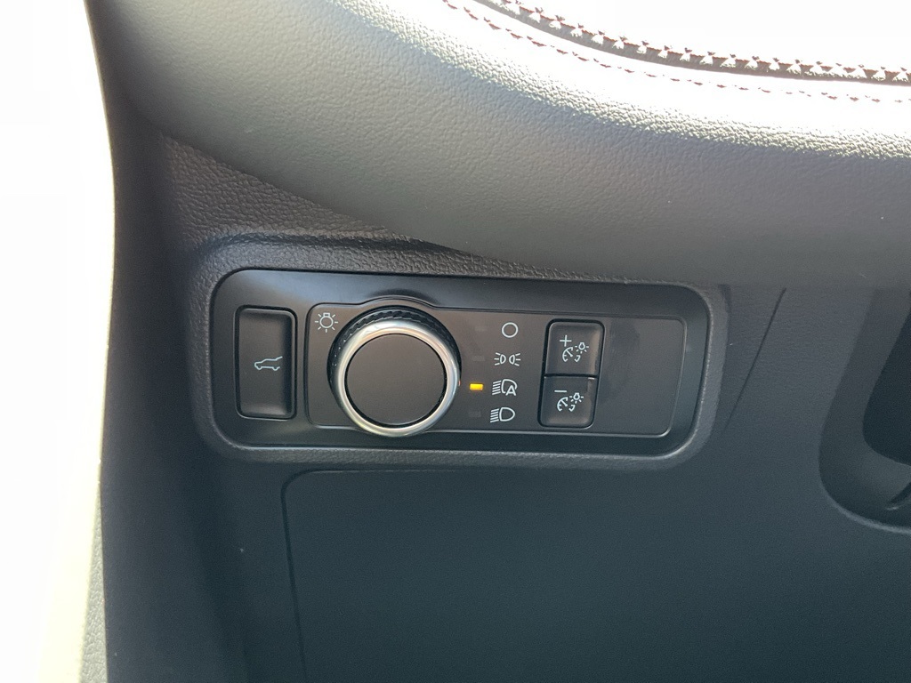 2025 Ford Explorer photo 4