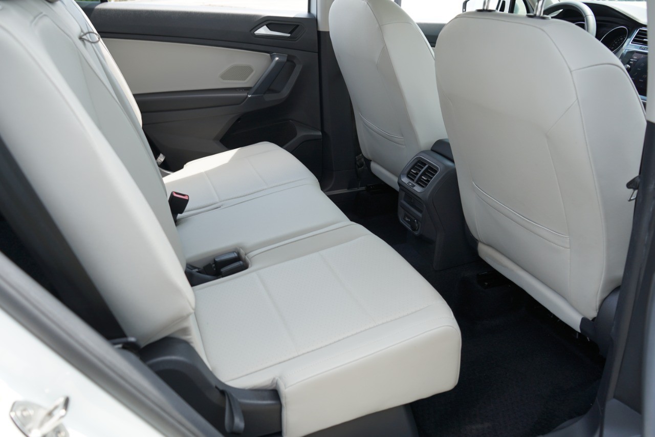 2020 Volkswagen Tiguan SEL photo 26