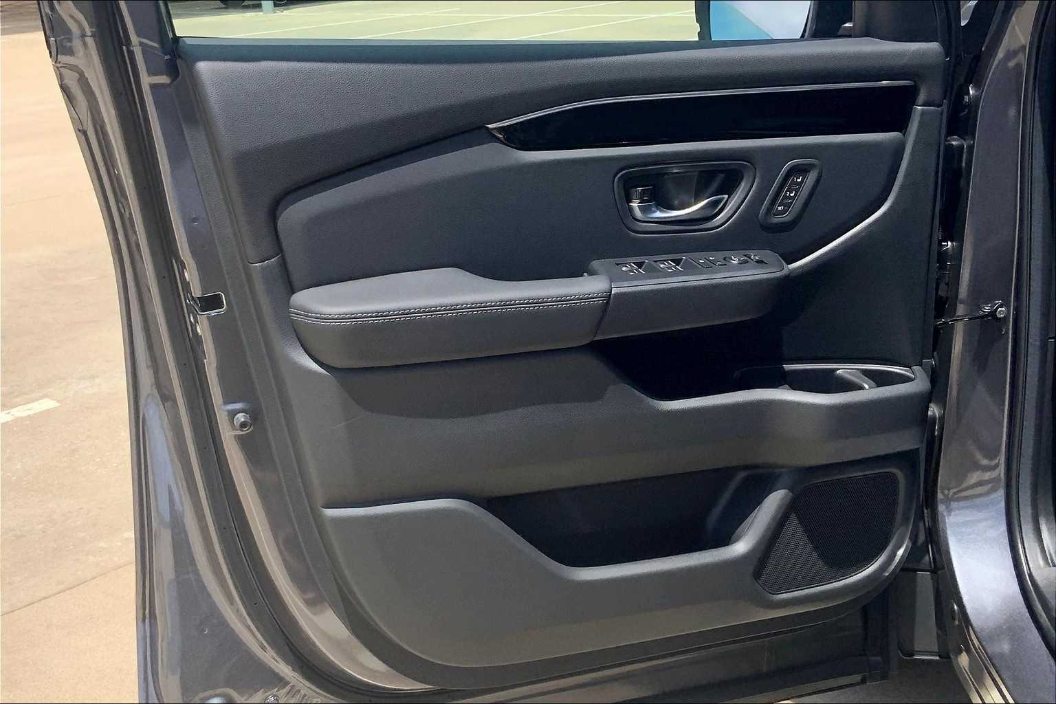 2025 Honda Pilot EX-L photo 9