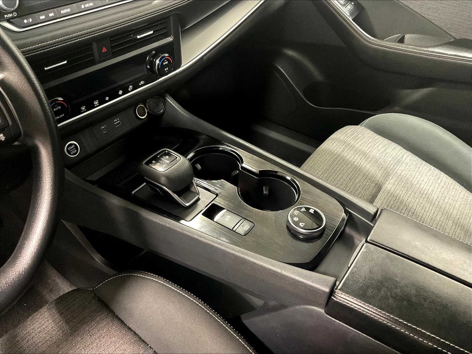 2023 Nissan Rogue SV photo 19
