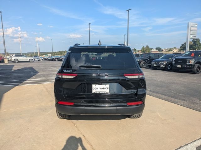 2025 Jeep Grand Cherokee Limited photo 2